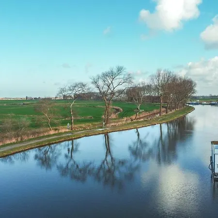 Botel Homeboat Glamping 4*